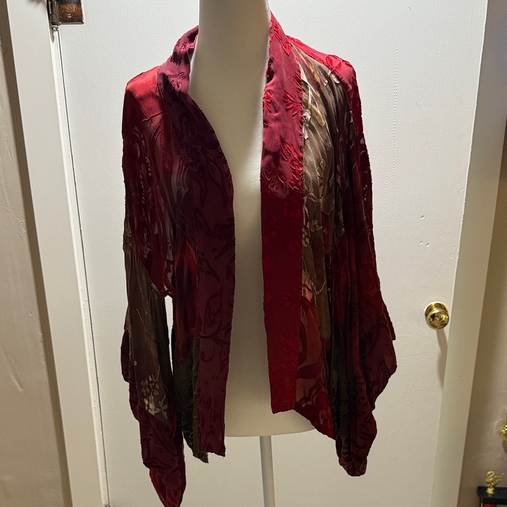🧶$5 Chico's Red and Brown Blouse